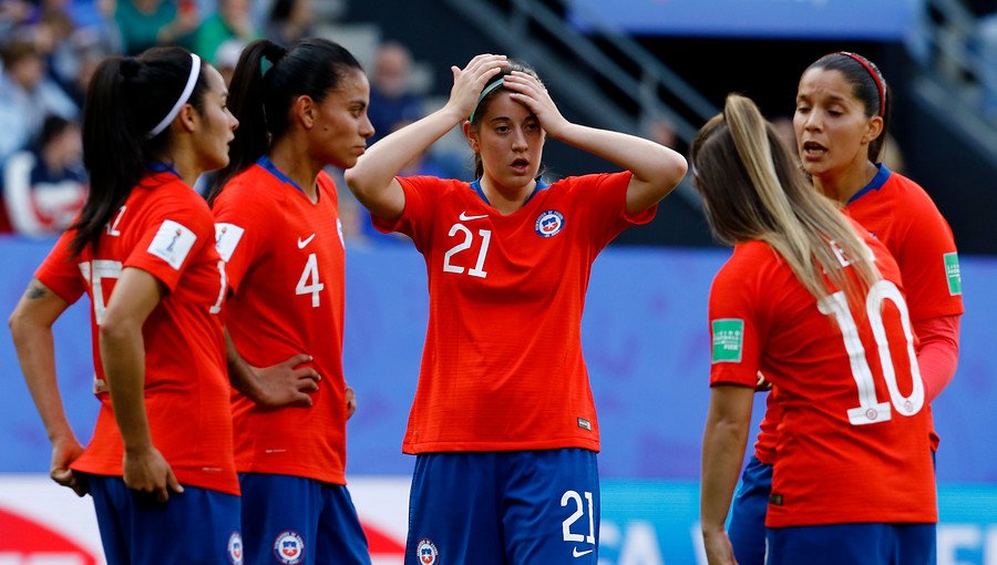 La Roja femenina jugaría ante Estados Unidos con una línea de cinco defensas