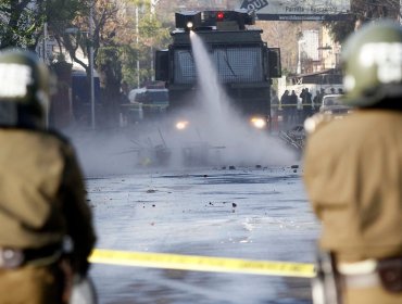 Colegio de Temuco se querelló contra Carabineros por uso de carro lanza agua