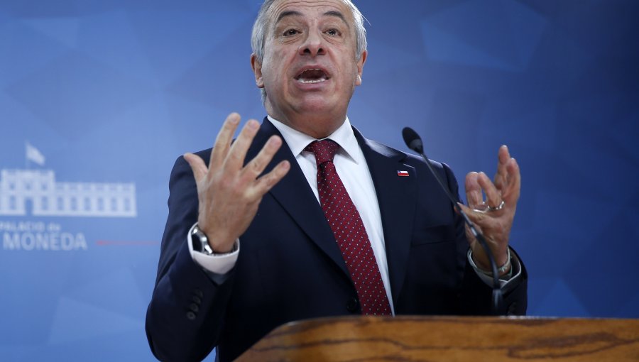 Ministro de Salud busca reponer proyecto de reforma a isapres tramitado en 2010