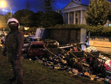 14 lesionados dejó volcamiento de un camión sobre 7 vehículos en Valparaíso