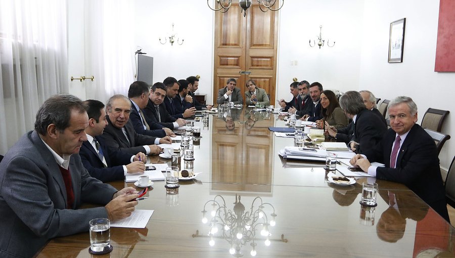 Gobierno pide a Chile Vamos “dar vuelta la página” por cambio de gabinete