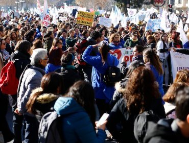Trabajadores de la educación parvularia marcharon por el centro de Santiago