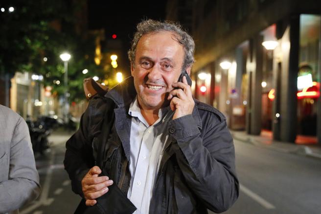 Michel Platini fue puesto en libertad asegurando que no entiende su papel en "la historia"