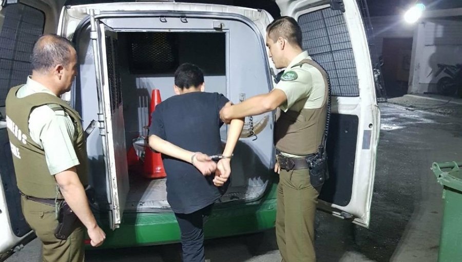 Detienen a dos adolescentes que protagonizaron violento asalto en domicilio de Peñalolén