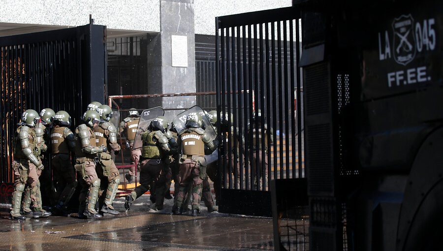 Centro de Alumnos del Instituto Nacional responsabiliza al alcalde Alessandri de la violencia