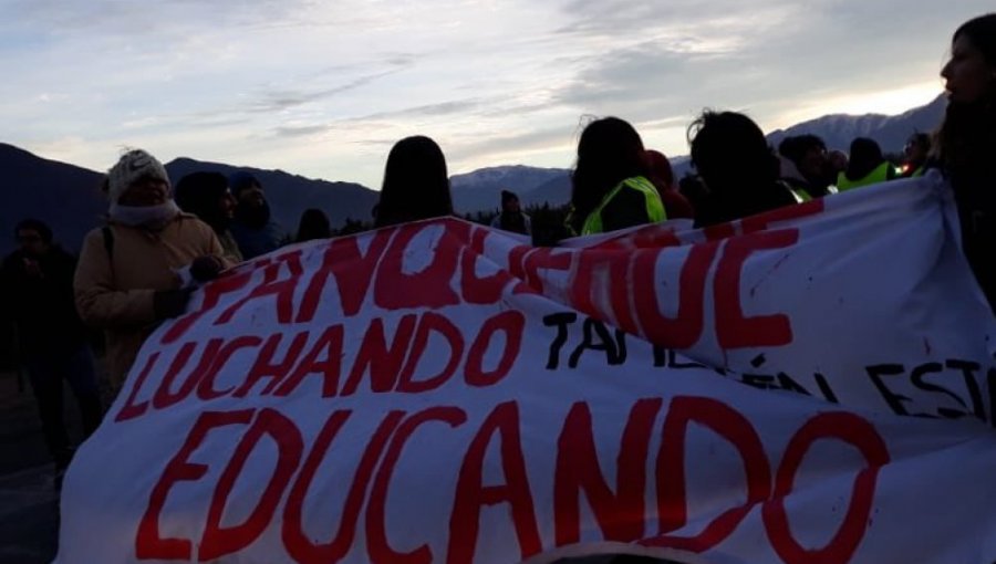 Profesores cortaron el tránsito en ruta que une las comunas de Panquehue con San Felipe