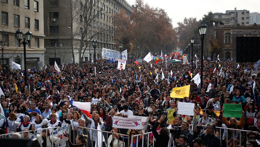 Profesores marcharon por Santiago llamando al gobierno a que "salga de su intransigencia"