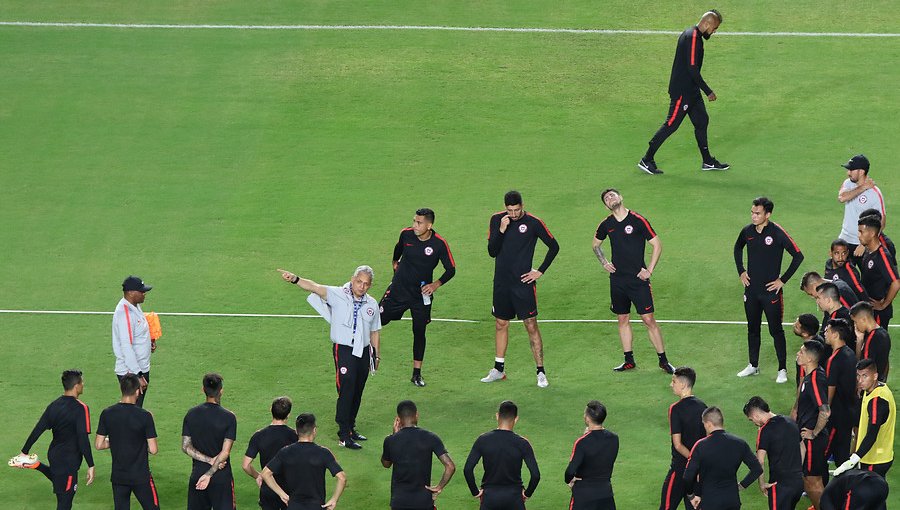 Arturo Vidal entrenó de manera diferenciada y es duda para el duelo frente a Ecuador