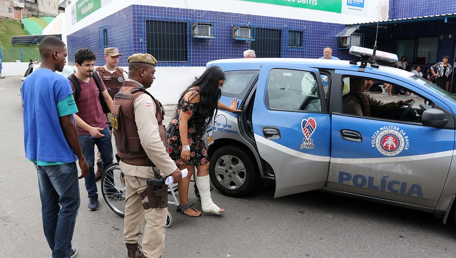 Periodista chilena sufre fractura de tobillo tras asalto en Brasil