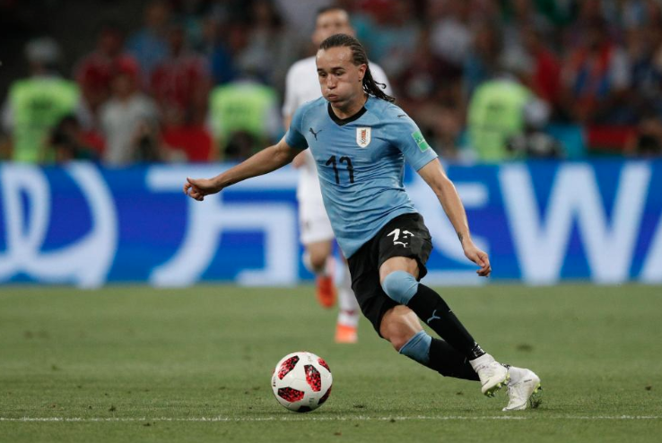 El uruguayo Diego Laxalt no jugaría ante Chile por presentar una lesión muscular