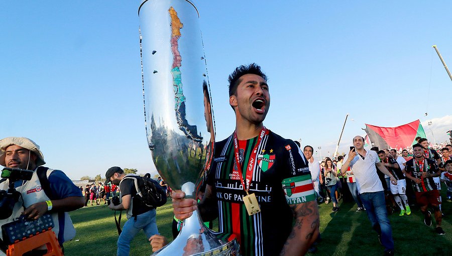 Luis Jiménez dejaría Palestino para ser dirigido por el 'Coto' Sierra en el fútbol árabe