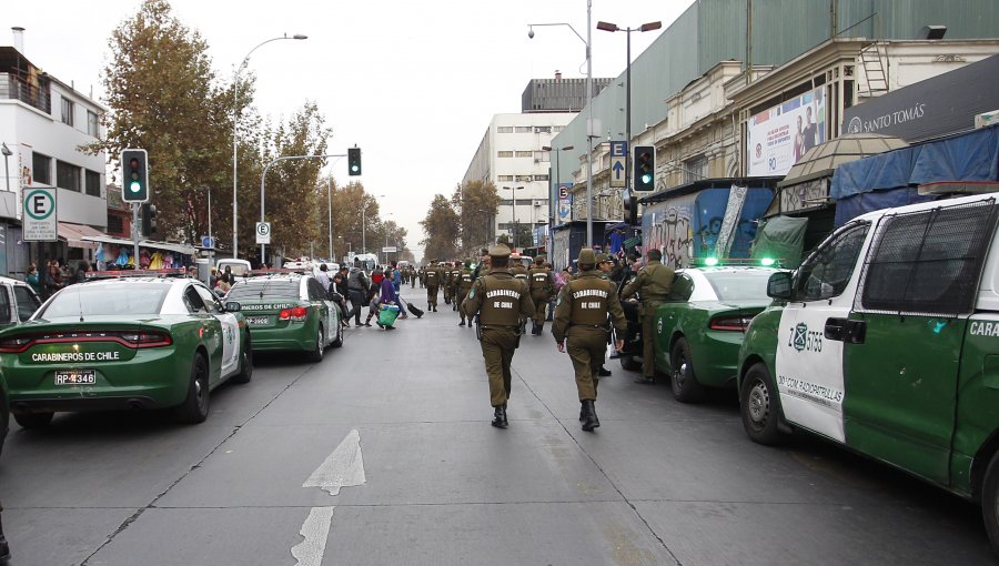 Banda de siete sujetos que asolaba Plaza Italia es detenida por Carabineros