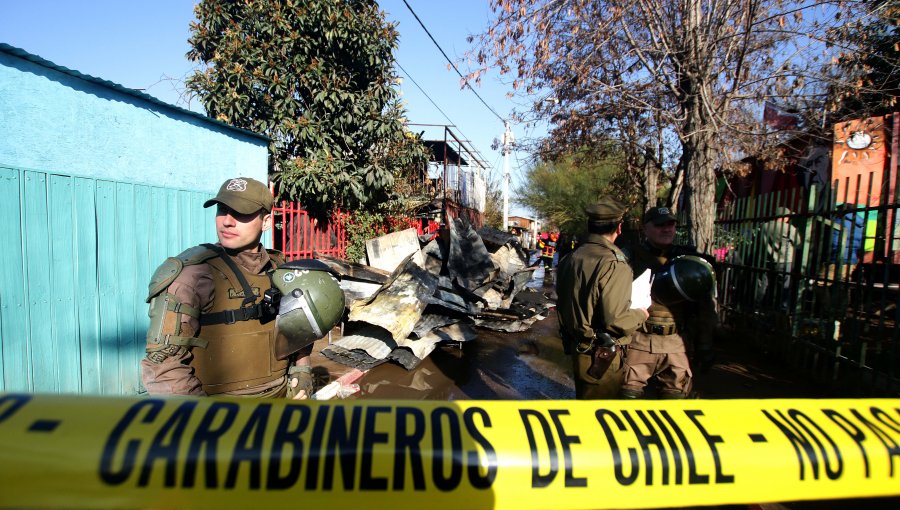 Dos adultos y un menor de edad murieron este domingo en un incendio en Renca