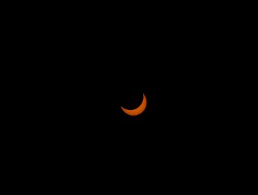 Eclipse solar alcanzará su máximo punto a las 16:37 en la región Metropolitana