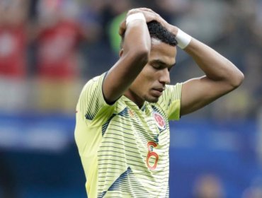 Jugador colombiano que erró penal frente a la Roja recibió apoyo de un chileno