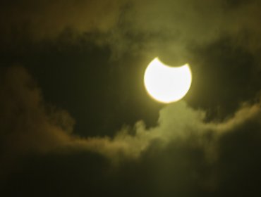 Conozca el horario y porcentaje de oscuridad del eclipse solar región por región