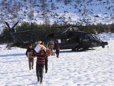 Habitantes de Alto Biobío recibieron ayuda por las nevazones que los mantienen aislados