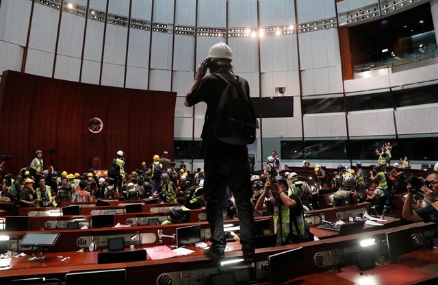 China reprocha a EE.UU., Reino Unido y la UE su "grosera interferencia" por las críticas sobre Hong Kong