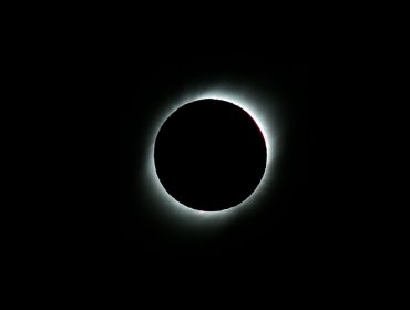 Con emoción, turistas y habitantes del Valle del Elqui observaron el eclipse solar