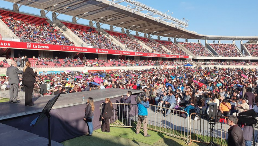 Astrónomo José Maza brindó charla científica ante 10 mil personas en el estadio de La Serena