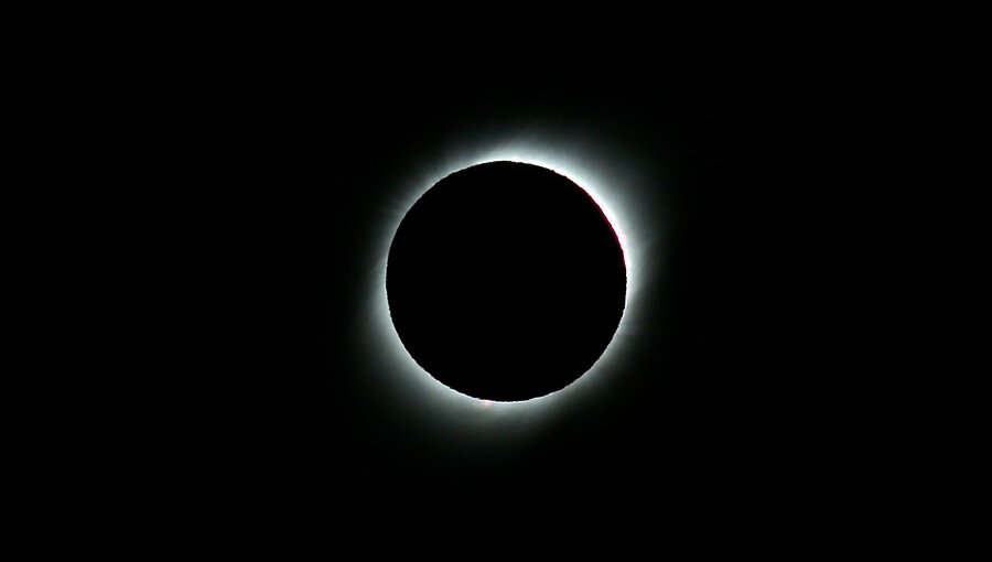 Con emoción, turistas y habitantes del Valle del Elqui observaron el eclipse solar