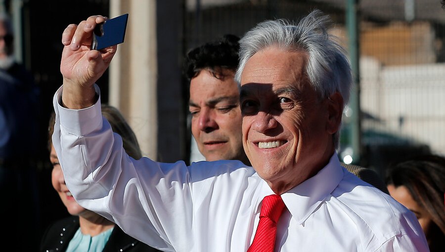 Piñera llamó a políticos a dejar el pesimismo: "Después del eclipse vuelve a salir el sol"