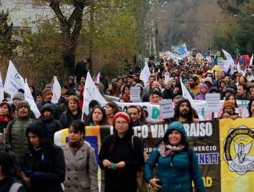 Unas 5.000 personas marcharon en Valparaíso en adhesión a demandas del Colegio de Profesores