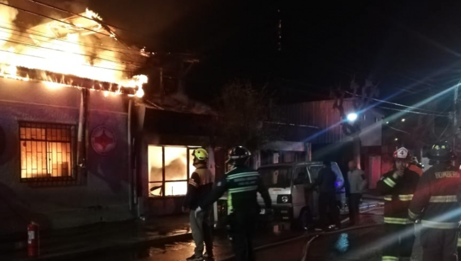 Incendio afectó a cuatro viviendas y dejó una quincena de damnificados en Viña del Mar