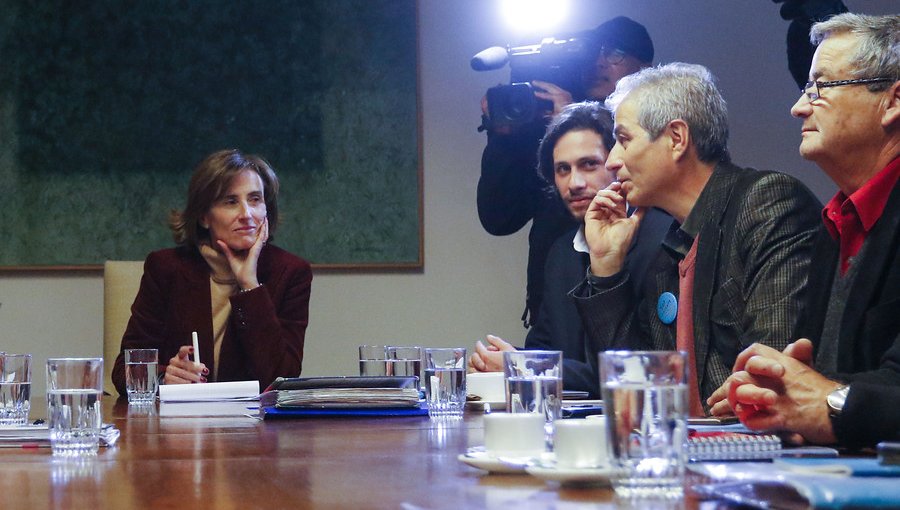 Ministerio de Educación busca que colegios en paro puedan entregar raciones de Junaeb