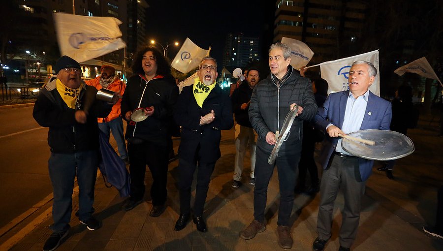 Este jueves se produjo el segundo cacelorazo a nivel nacional en apoyo a los profesores