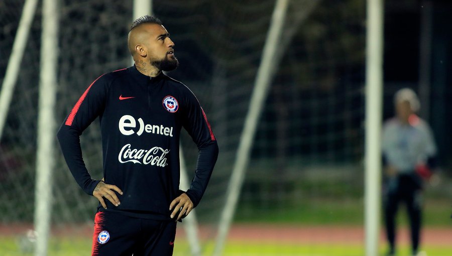 Arturo Vidal no participó del entrenamiento de este viernes y podría ser baja ante Argentina