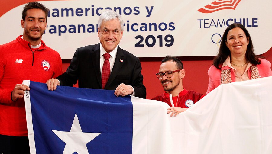 Piñera despidió a deportistas que irán a juegos Panamericanos y Parapanamericanos de Lima