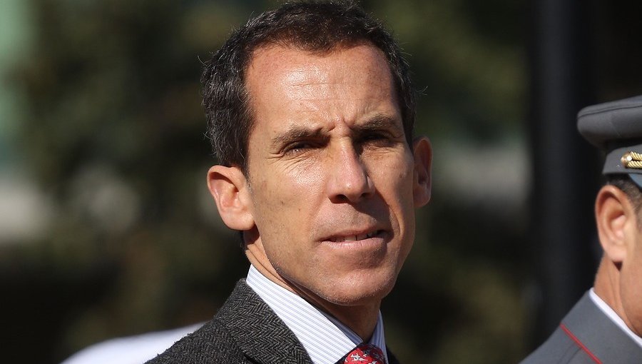 Alcalde de Santiago suavizó su amenaza: ahora habló de "refundar" el Instituto Nacional