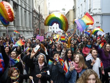 Más de 6 mil personas convocó la primera marcha por el Orgullo Gay en Valparaíso