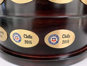 Trofeo de la Copa América tiene la placa de Chile campeón del 2016