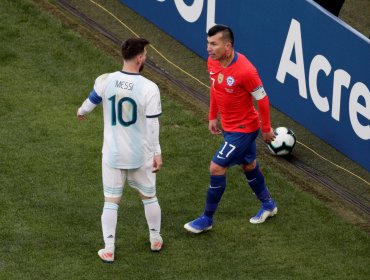 "Golpes con brutalidad": Así informó el árbitro las expulsiones de Medel y Messi