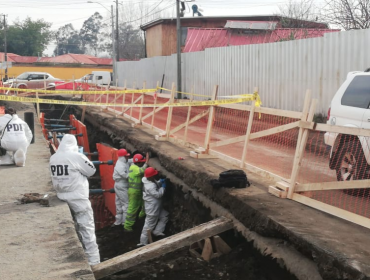 Hallan osamentas humanas de hace un siglo durante excavaciones en Chillán Viejo