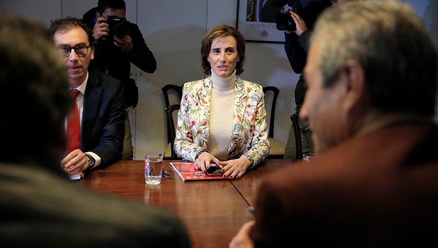 Ministra Cubillos confirmó que propuesta alternativa a profesores se entregará este lunes