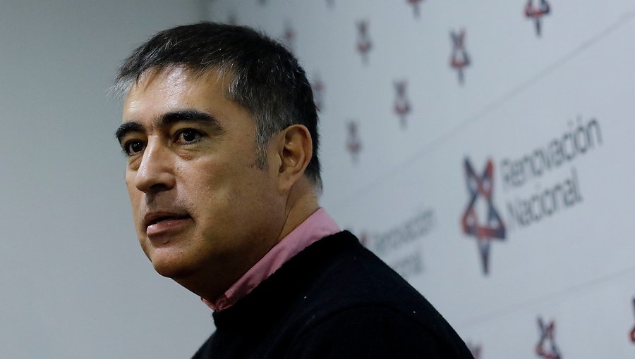Desbordes tildó de "activistas" a los agresores de diputados en el Instituto Nacional