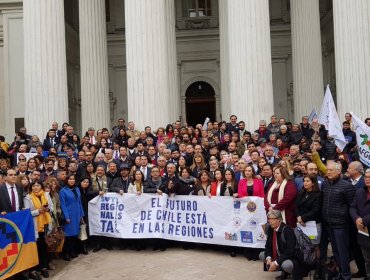 Líderes regionales piden a Piñera reafirmar elección de gobernadores en octubre