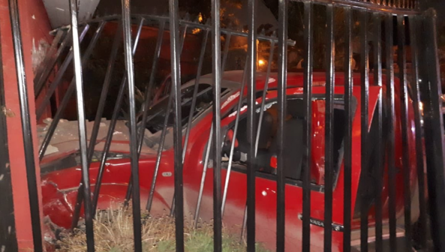 Desconocido balea a matrimonio: hombre murió y camioneta se estrelló contra casa en Conchalí