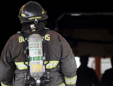 Amago de incendio obliga a evacuar a 1.200 personas desde colegio de Valparaíso