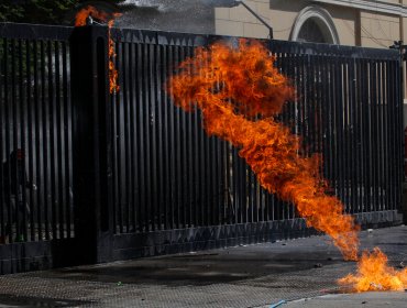 Otro encapuchado se quemó con molotov durante incidentes en el Instituto Nacional