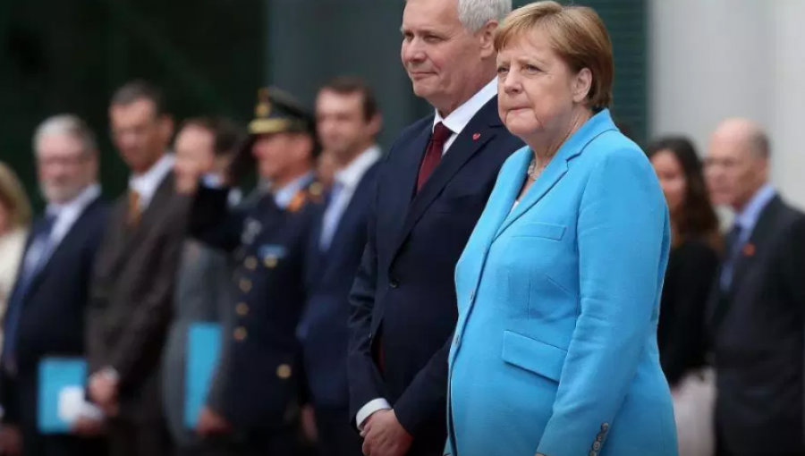 Angela Merkel volvió a sufrir temblores durante una actividad pública