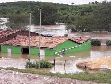 Fisuras en una represa de Brasil por fuertes lluvias obliga a evacuar una localidad cercana