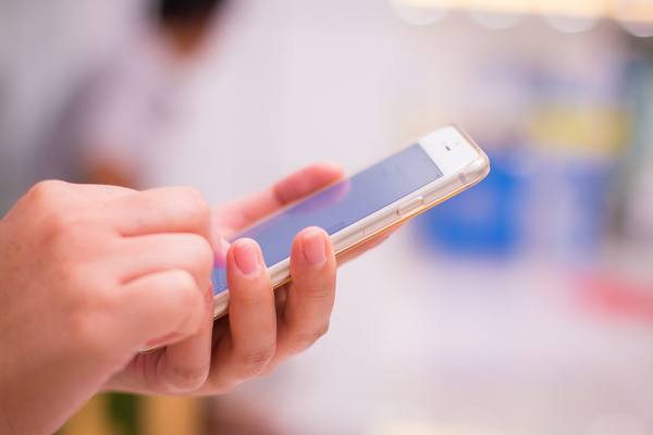 Mineduc enviará vía SMS la asistencia y notas de alumnos a los apoderados