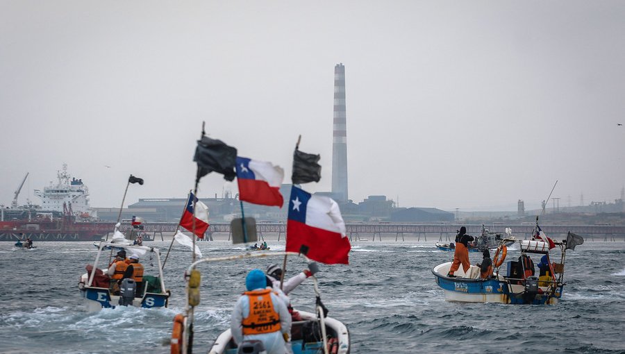 Pescadores de Quintero - Puchuncaví celebraron rechazo a proyecto de ampliación de muelle Oxiquim