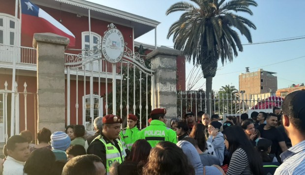 Muere hijo en gestación de ciudadana venezolana que esperaba ingresar a Chile