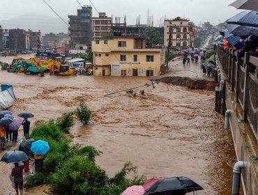 Asciende a 65 el número de fallecidos a causa de las inundaciones en Nepal