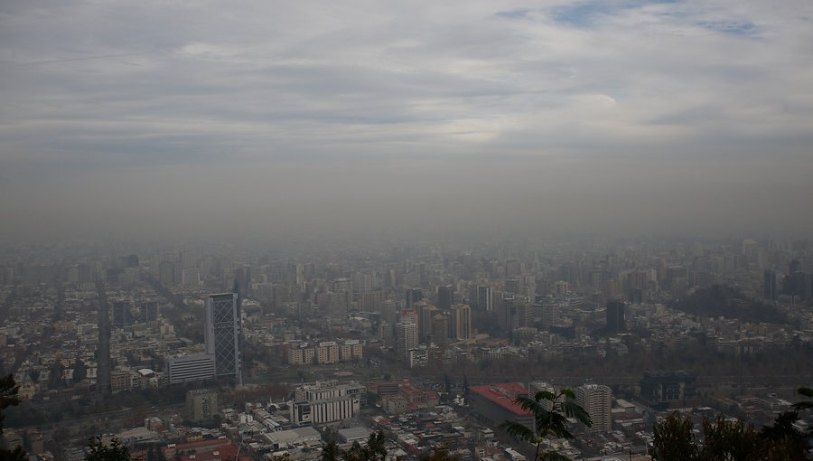 Intendencia decreta alerta ambiental para este martes en la región Metropolitana